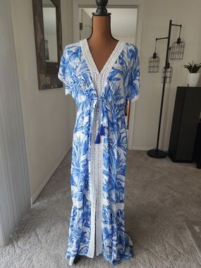 blue island | Dresses | Nwot Blue Island Tan And White Maxi Dress Size M |  Poshmark
